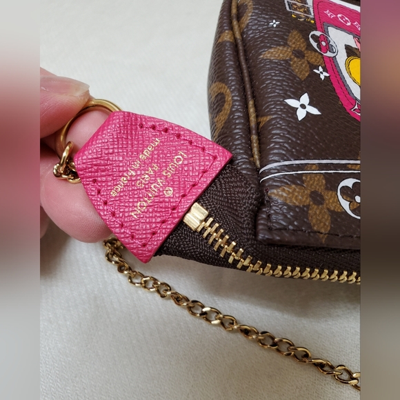 Louis Vuitton Christmas 2019 Limited Edition Mini Pochette Accessoires - Picture 8 of 10